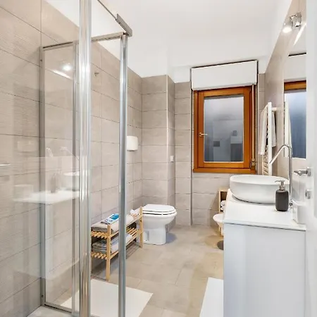 Budapest Design E Piscina